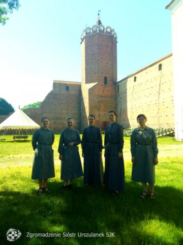 Najmłodsze siostry w Ożarowie Maz.